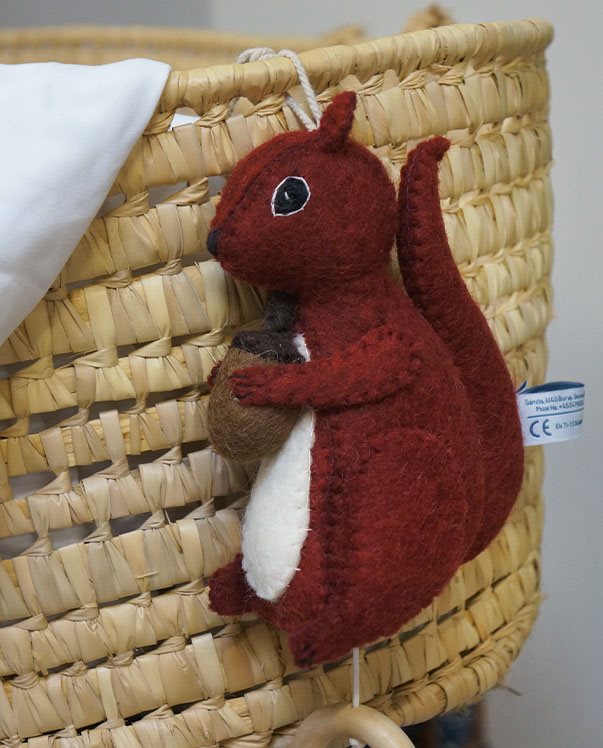 GAMCHA Spieluhr Eichhörnchen Rot